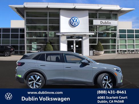 Used 2023 Volkswagen ID.4 Pro image 3