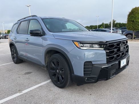 Certified 2026 Honda Pilot Black Edition image 3