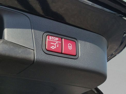 Certified 2026 Mercedes-Benz GLB 250 image 10