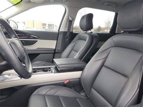 Certified 2025 Lincoln Nautilus Premier image 11