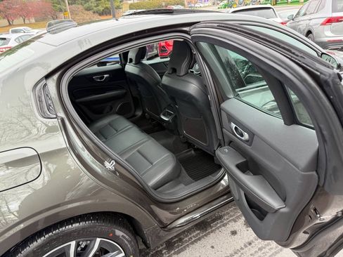 Used 2022 Volvo S60 B5 Momentum AWD/4WD image 9