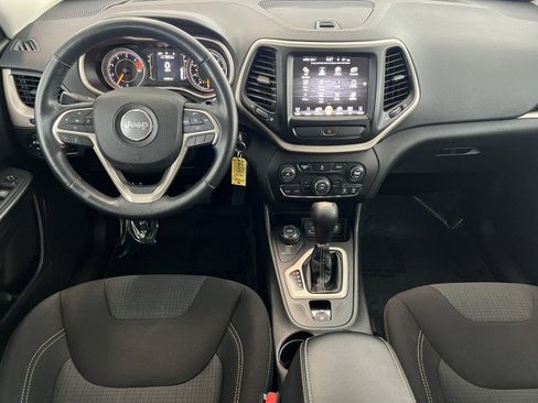 Used 2016 Jeep Cherokee Latitude w/ Cold Weather Group image 18