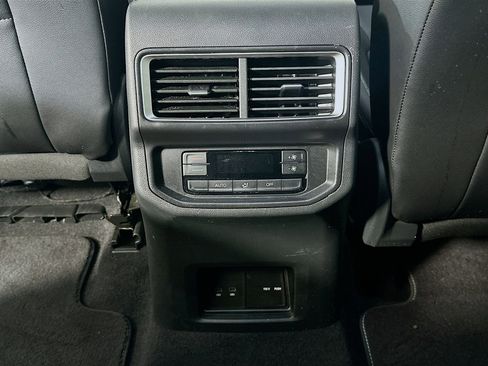 Used 2024 Volkswagen Atlas SE w/ Black Wheel Package AWD/4WD image 28