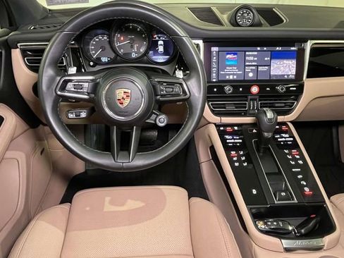 Certified 2024 Porsche Macan image 27