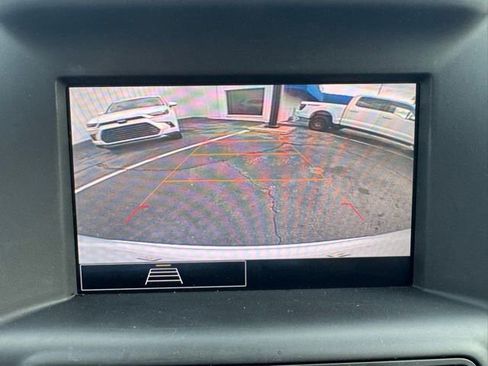 Used 2022 GMC Terrain SLE w/ Driver Convenience Package image 10