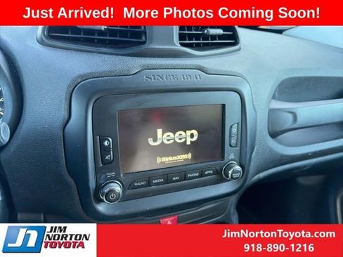 Used 2017 Jeep Renegade Latitude image 9