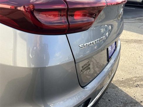 Used 2022 Kia Sportage EX image 10