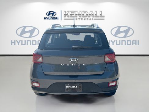 Used 2024 Hyundai Venue SEL FWD image 5