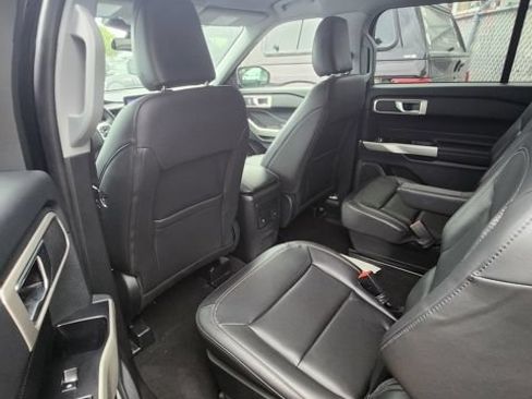 Used 2023 Ford Explorer XLT w/ Equipment Group 202A AWD/4WD image 8