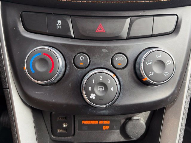 Used 2020 Chevrolet Trax LT w/ LT Convenience Package FWD image 15