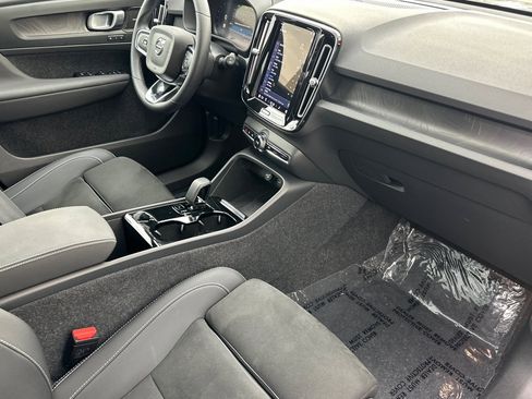 Used 2023 Volvo XC40 Recharge Ultimate w/ Protection Package Premier image 17