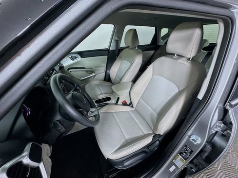 Certified 2023 Kia Soul LX w/ LX Technology Package image 19