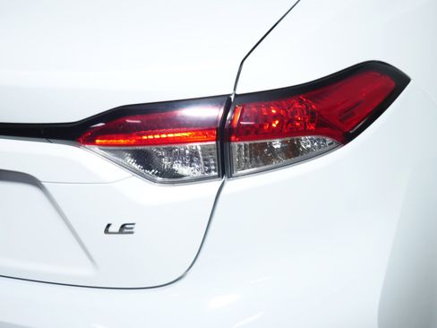 Used 2023 Toyota Corolla LE image 17