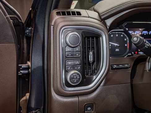 Used 2019 GMC Sierra 1500 Denali w/ Denali Ultimate Package AWD/4WD image 17