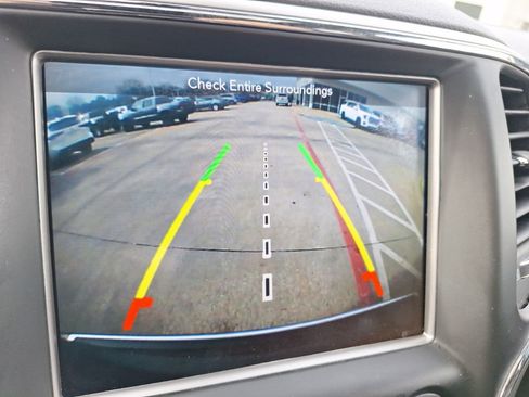 Used 2018 Jeep Grand Cherokee Limited image 25