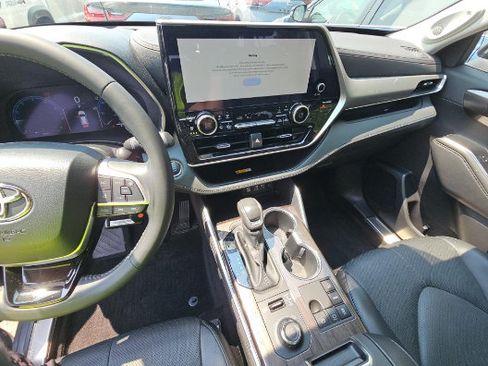Used 2023 Toyota Highlander Platinum AWD/4WD image 6