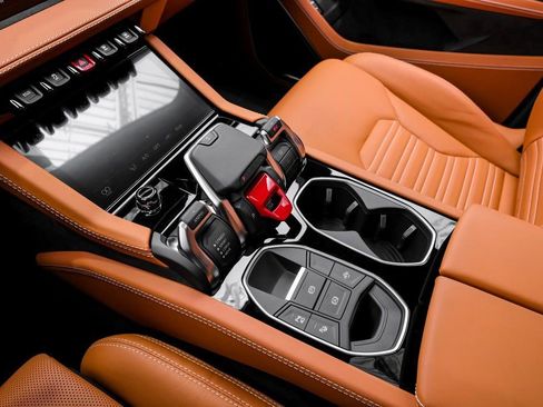 Used 2025 Lamborghini Urus SE image 29