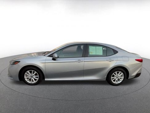 Used 2025 Toyota Camry LE image 9