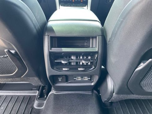 Used 2025 Jeep Grand Cherokee Altitude AWD/4WD image 33