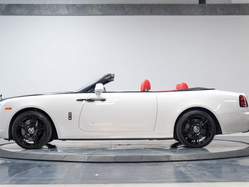 Used 2017 Rolls-Royce Dawn RWD image 22