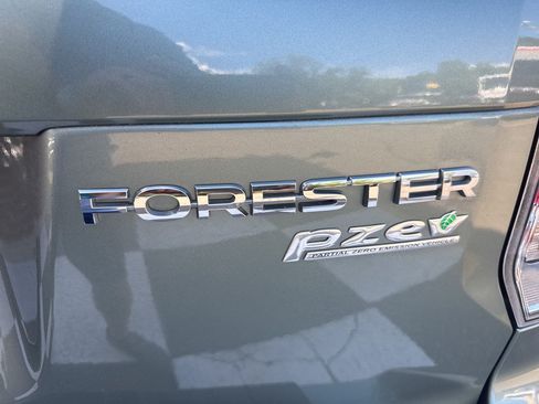 Used 2017 Subaru Forester 2.5i Premium AWD/4WD image 38