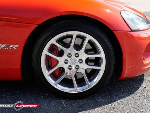 Used 2004 Dodge Viper SRT-10 image 11