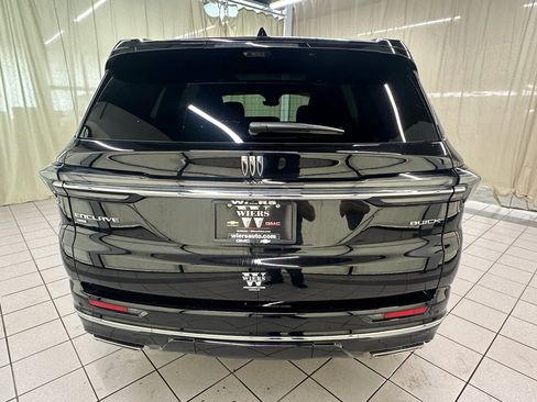 Used 2025 Buick Enclave Avenir image 6