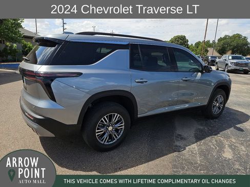 Used 2024 Chevrolet Traverse LT w/ Trailering Package FWD image 12