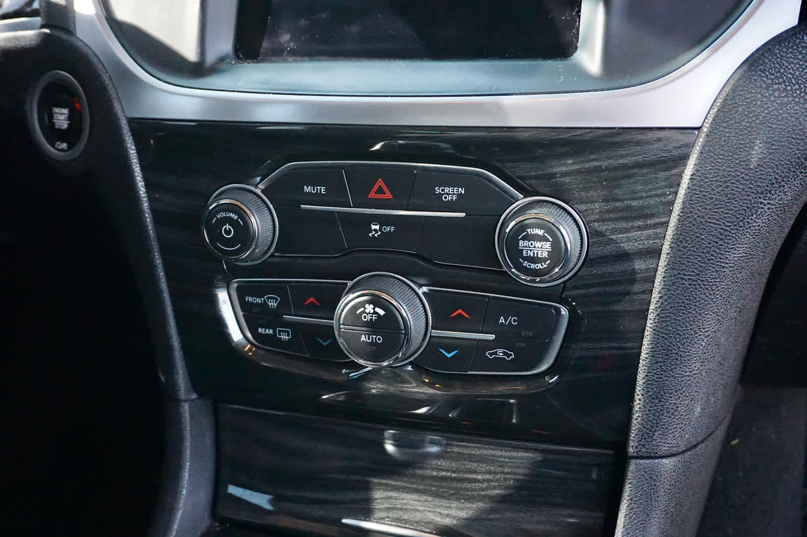 Used 2019 Chrysler 300 Touring w/ Chrome Appearance Package RWD image 9