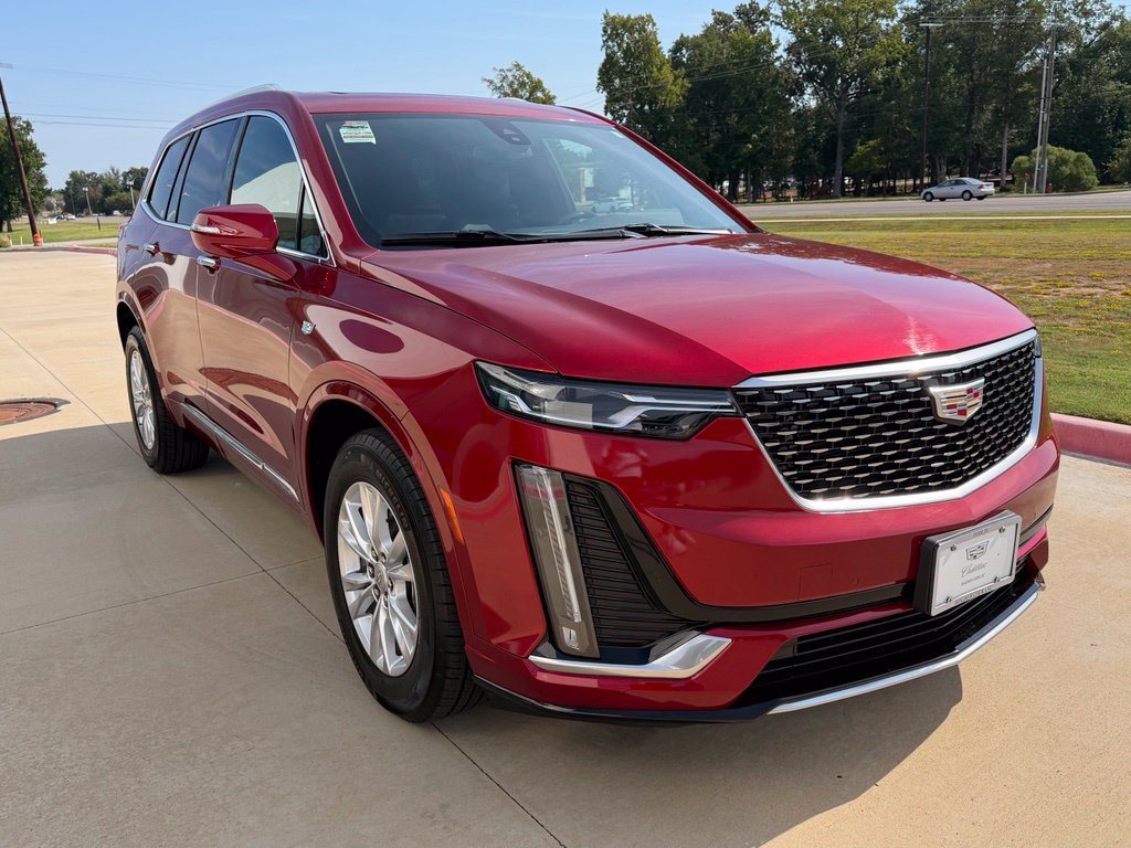 Used 2025 Cadillac XT6 Luxury FWD image 8