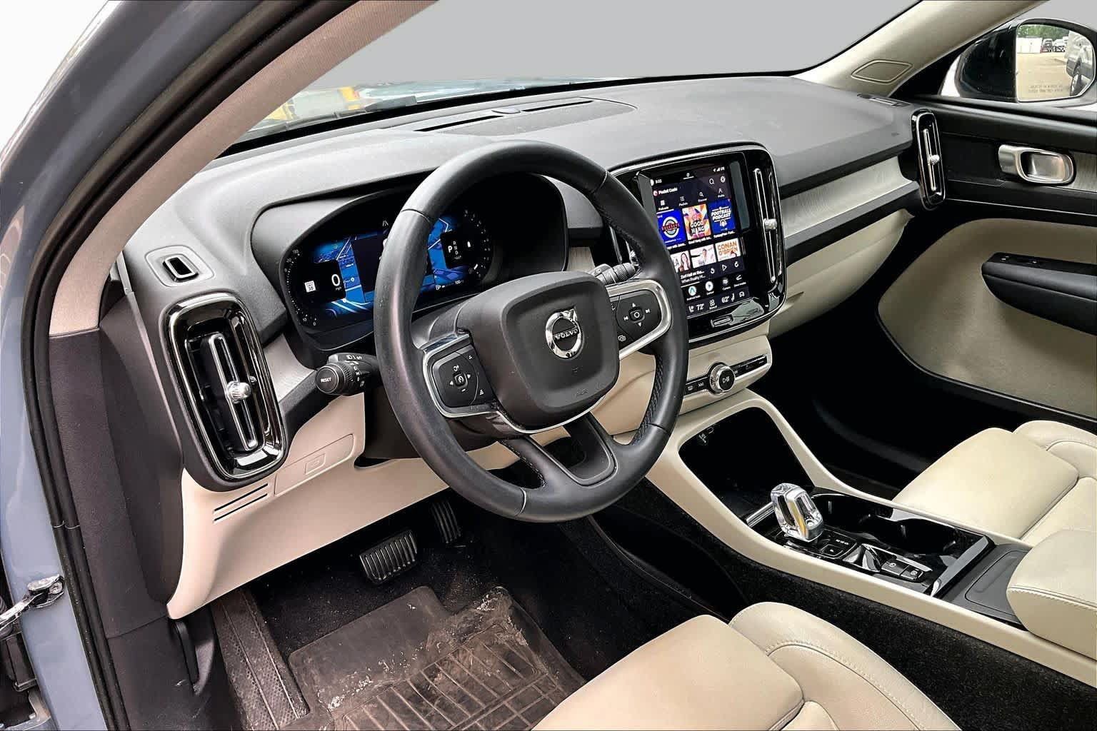 Used 2023 Volvo XC40 B5 Plus w/ Driver Assist Package AWD/4WD image 17