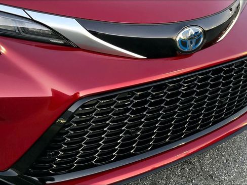 Used 2024 Toyota Sienna XSE image 29