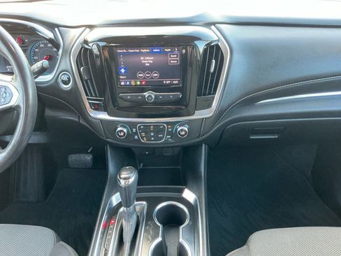 Used 2020 Chevrolet Traverse LT image 20
