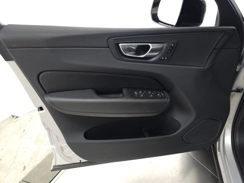 Certified 2025 Volvo XC60 B5 Plus AWD/4WD image 15