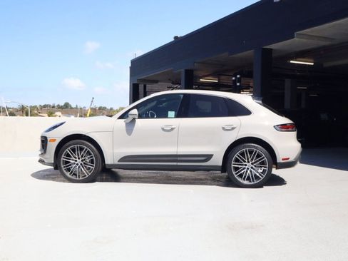 Used 2023 Porsche Macan AWD/4WD image 2