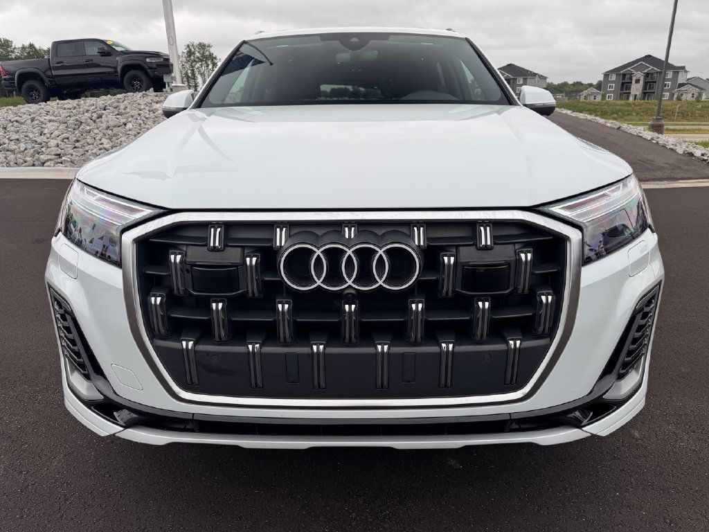 Used 2025 Audi Q7 3.0T Premium Plus AWD/4WD image 2