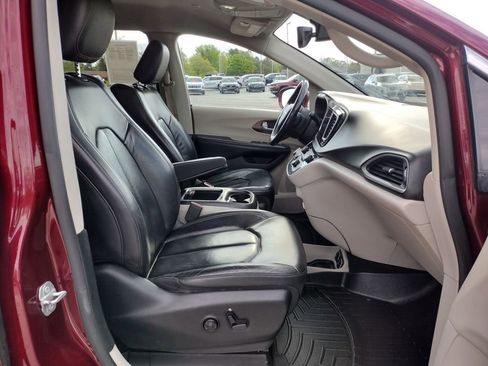 Used 2018 Chrysler Pacifica Touring-L Plus FWD image 21