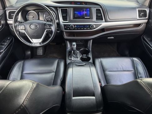 Used 2018 Toyota Highlander XLE FWD image 11