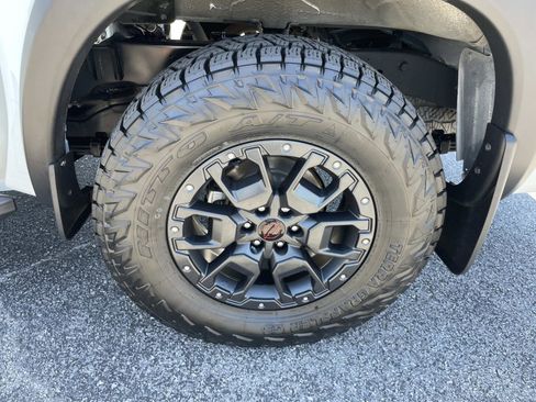 Used 2022 Nissan Frontier PRO-4X w/ Pro-4X Premium Package AWD/4WD image 12