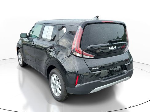 Certified 2025 Kia Soul LX w/ LX Technology Package FWD image 4