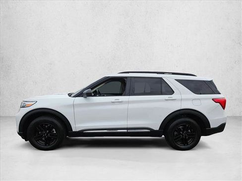 Used 2022 Ford Explorer XLT w/ Equipment Group 202A AWD/4WD image 10