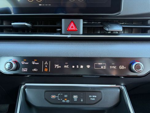 New 2026 Kia Carnival EX FWD image 29