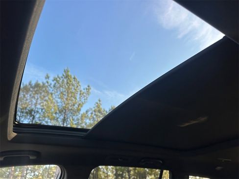 Used 2025 Cadillac XT6 Premium Luxury image 22