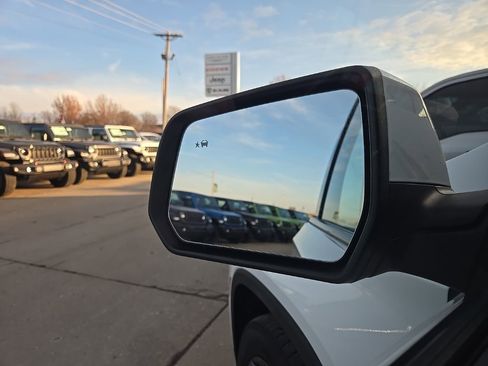 Used 2022 Chevrolet Traverse RS image 27