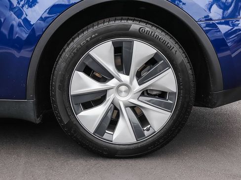 Used 2024 Tesla Model Y Long Range AWD/4WD image 12