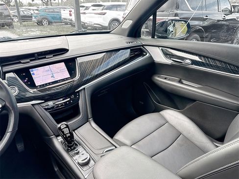 Used 2024 Cadillac XT6 Premium Luxury w/ Technology Package image 26