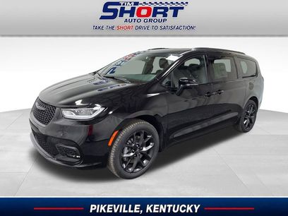 New 2026 Chrysler Pacifica Select w/ S Appearance Package