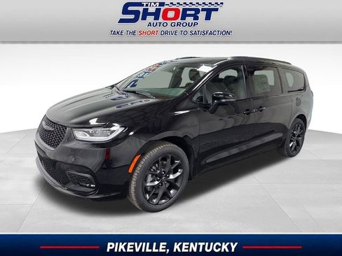 New 2026 Chrysler Pacifica Select w/ S Appearance Package AWD/4WD image 1