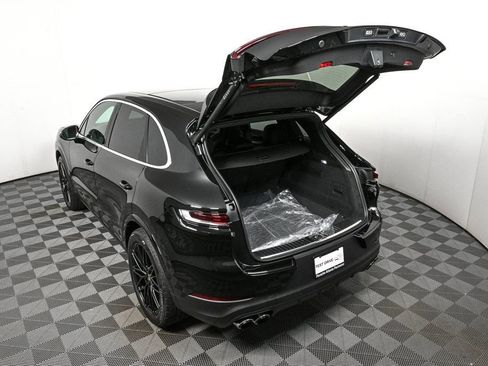 Used 2026 Porsche Cayenne AWD/4WD image 34