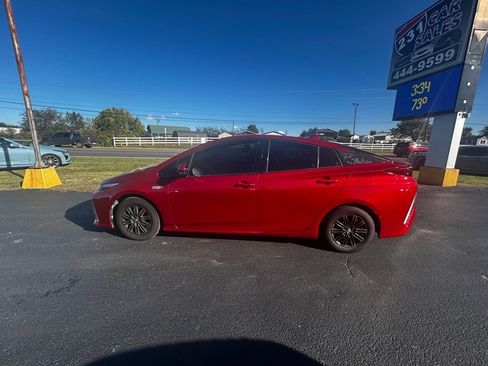 Used 2017 Toyota Prius Prime Advanced image 6